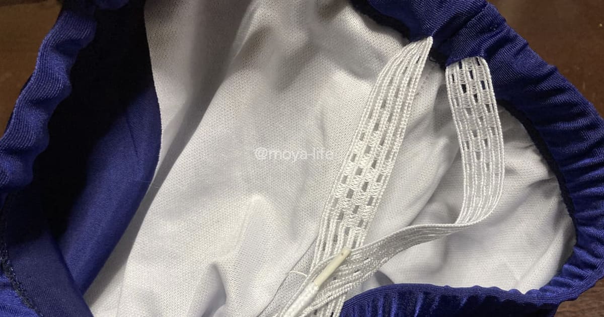 ズボンに新しいゴムヒモを通し終わったところ